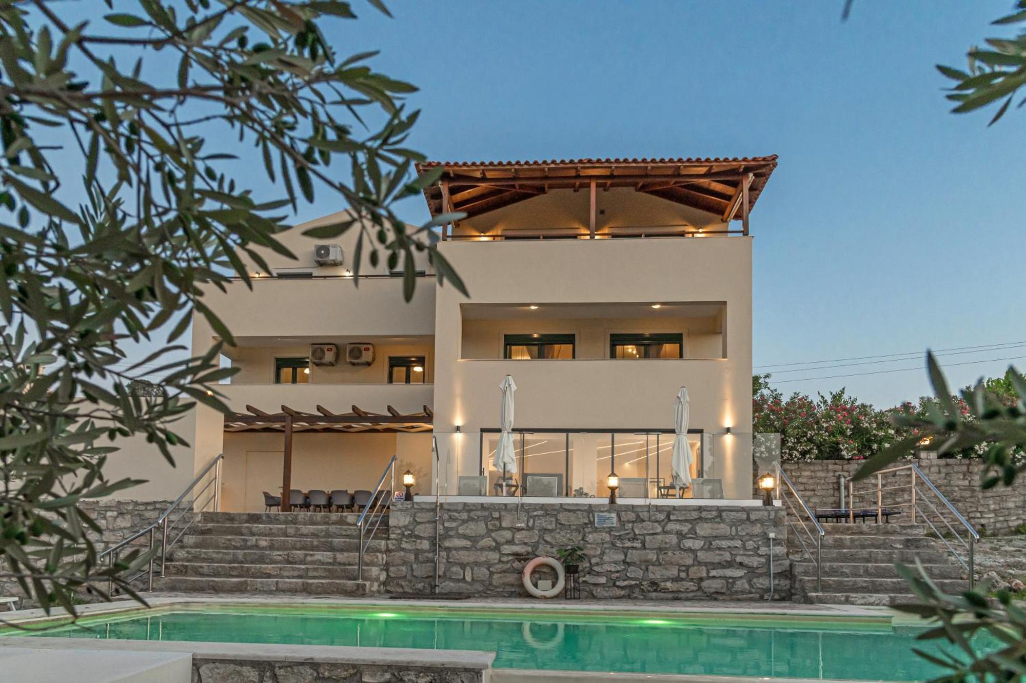 Elarchon Private Pool