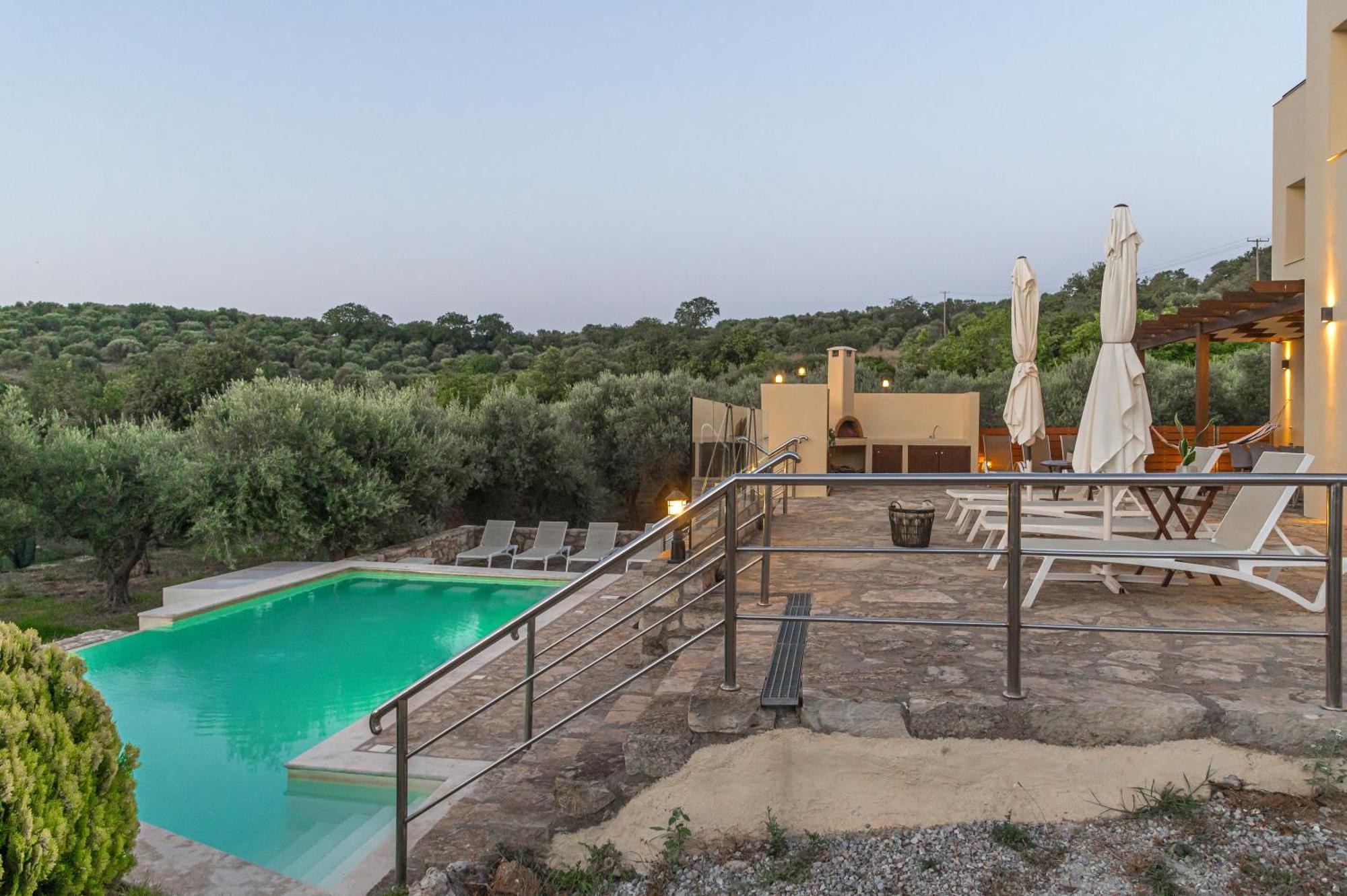 Elarchon Private Pool